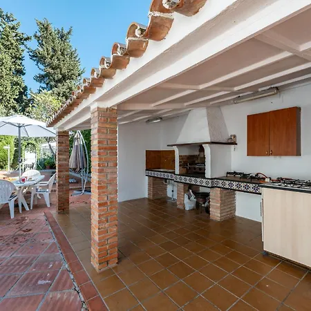 Con Piscina En Churriana Holiday home *